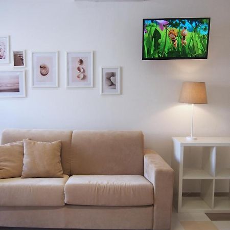 מרטינסיקורו Le Rose Beach & Suites Appartamenti Fronte Mare A Villarosa מראה חיצוני תמונה