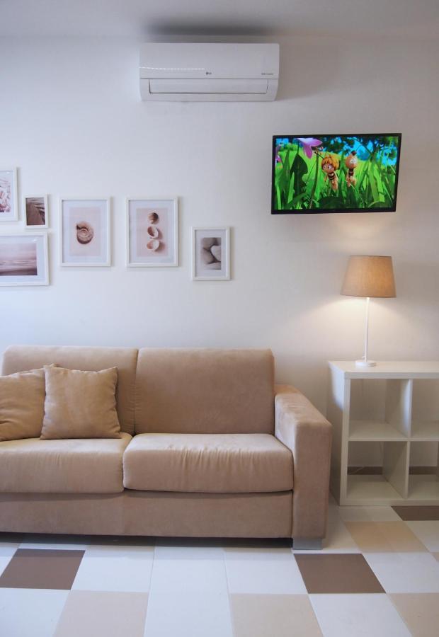 מרטינסיקורו Le Rose Beach & Suites Appartamenti Fronte Mare A Villarosa מראה חיצוני תמונה