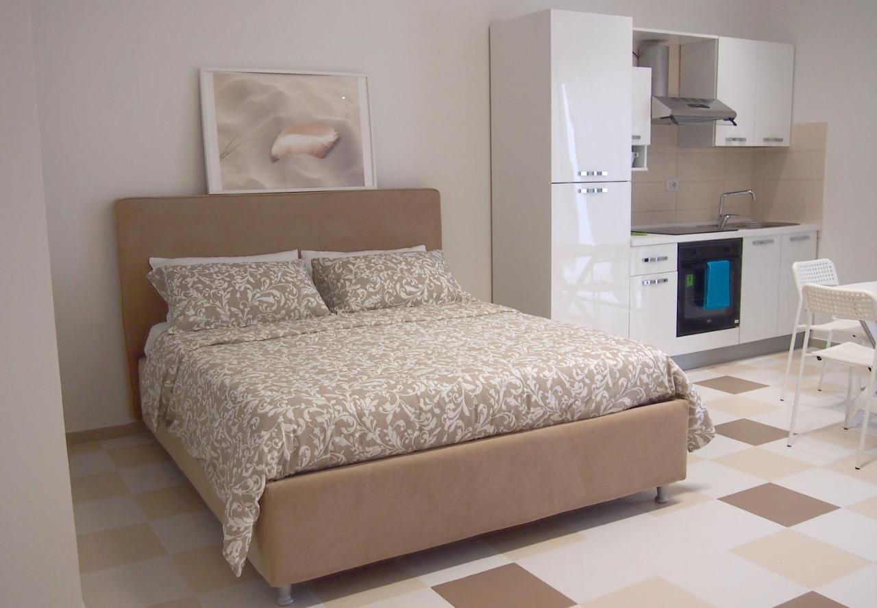 מרטינסיקורו Le Rose Beach & Suites Appartamenti Fronte Mare A Villarosa מראה חיצוני תמונה