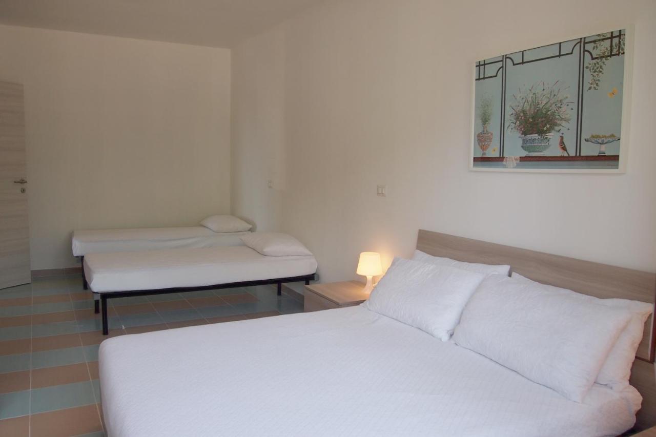 מרטינסיקורו Le Rose Beach & Suites Appartamenti Fronte Mare A Villarosa מראה חיצוני תמונה