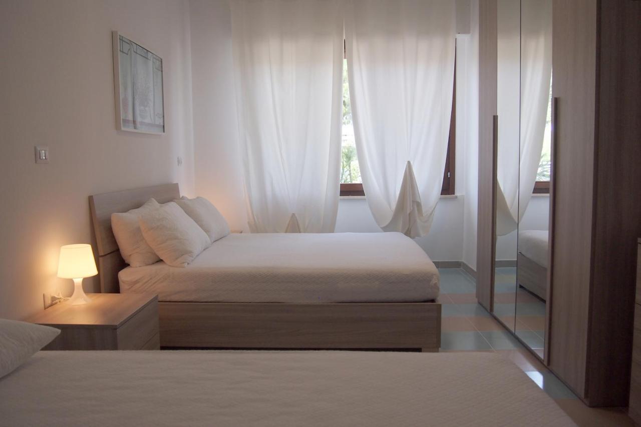 מרטינסיקורו Le Rose Beach & Suites Appartamenti Fronte Mare A Villarosa מראה חיצוני תמונה