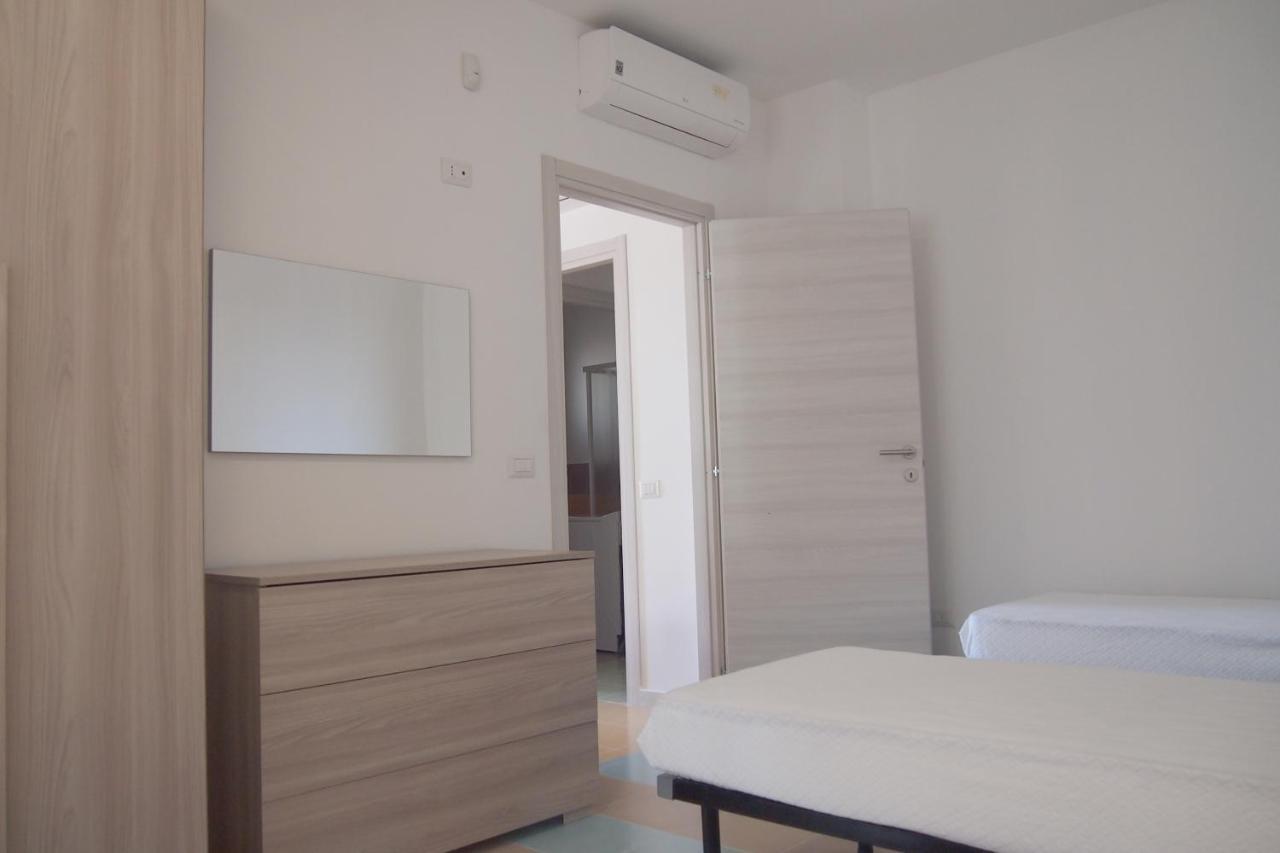 מרטינסיקורו Le Rose Beach & Suites Appartamenti Fronte Mare A Villarosa מראה חיצוני תמונה
