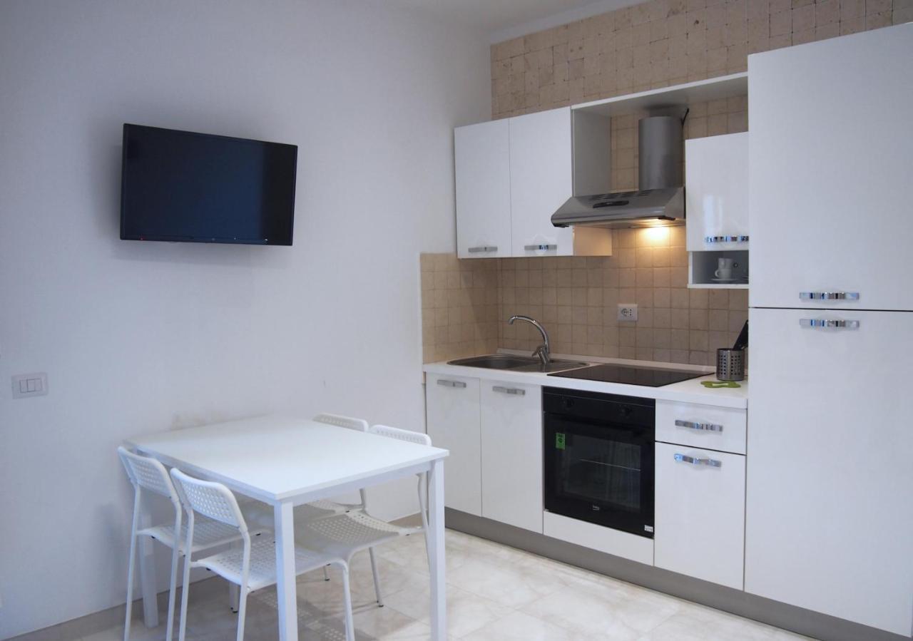 מרטינסיקורו Le Rose Beach & Suites Appartamenti Fronte Mare A Villarosa מראה חיצוני תמונה
