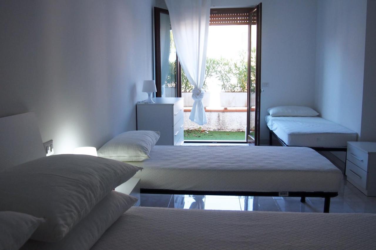 מרטינסיקורו Le Rose Beach & Suites Appartamenti Fronte Mare A Villarosa מראה חיצוני תמונה