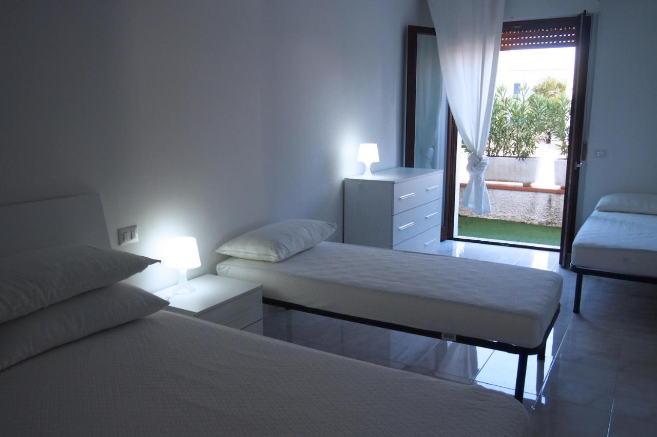 מרטינסיקורו Le Rose Beach & Suites Appartamenti Fronte Mare A Villarosa מראה חיצוני תמונה
