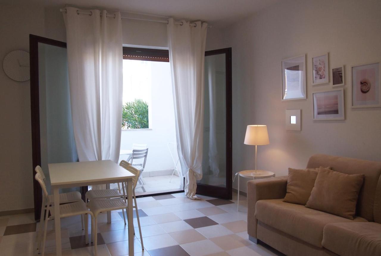 מרטינסיקורו Le Rose Beach & Suites Appartamenti Fronte Mare A Villarosa מראה חיצוני תמונה