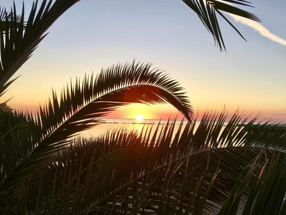 מרטינסיקורו Le Rose Beach & Suites Appartamenti Fronte Mare A Villarosa מראה חיצוני תמונה