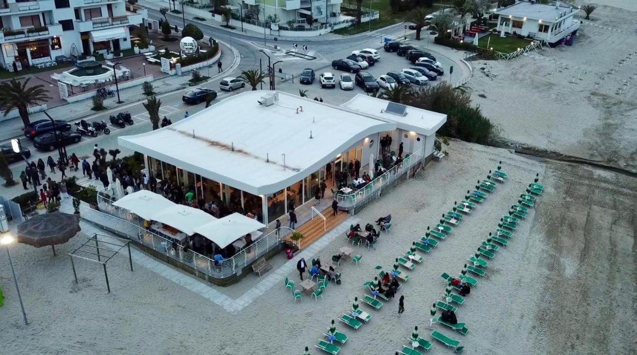 מרטינסיקורו Le Rose Beach & Suites Appartamenti Fronte Mare A Villarosa מראה חיצוני תמונה