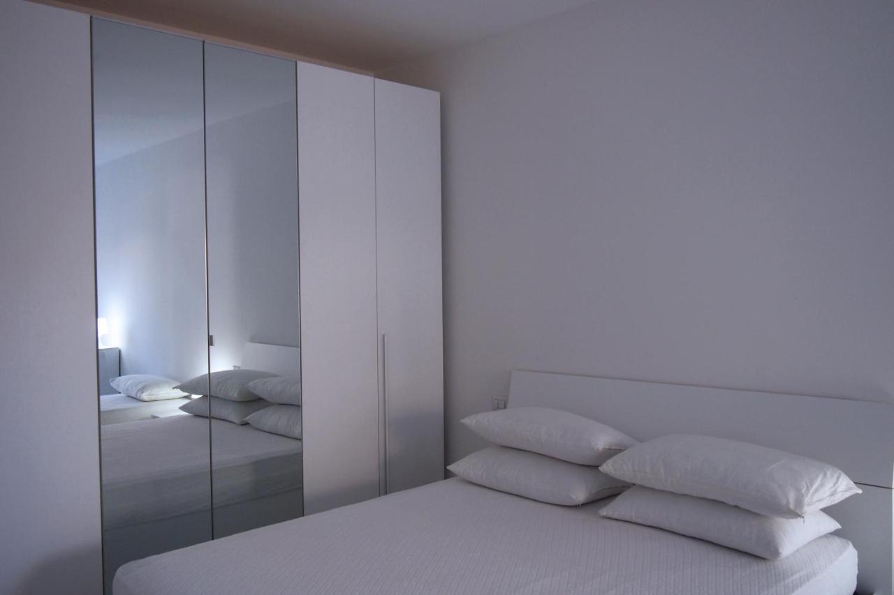 מרטינסיקורו Le Rose Beach & Suites Appartamenti Fronte Mare A Villarosa מראה חיצוני תמונה