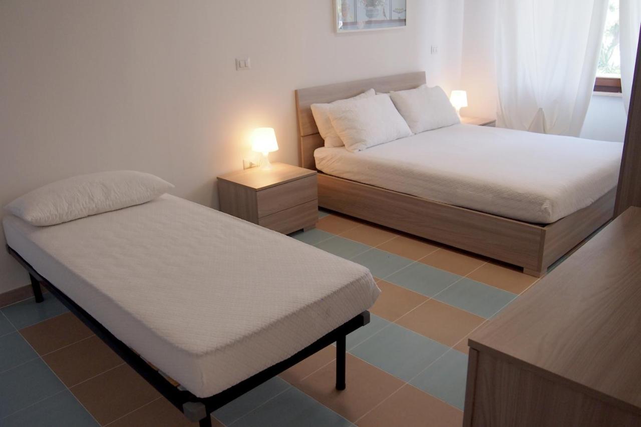 מרטינסיקורו Le Rose Beach & Suites Appartamenti Fronte Mare A Villarosa מראה חיצוני תמונה