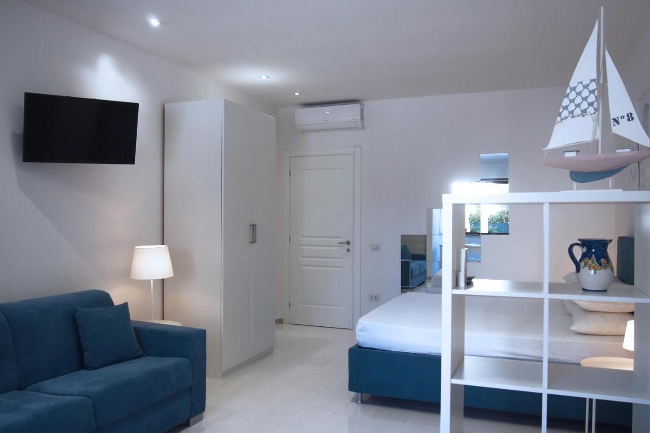 מרטינסיקורו Le Rose Beach & Suites Appartamenti Fronte Mare A Villarosa מראה חיצוני תמונה