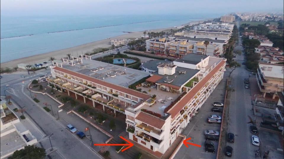מרטינסיקורו Le Rose Beach & Suites Appartamenti Fronte Mare A Villarosa מראה חיצוני תמונה