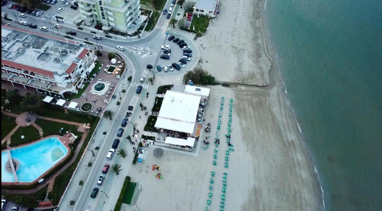 מרטינסיקורו Le Rose Beach & Suites Appartamenti Fronte Mare A Villarosa מראה חיצוני תמונה